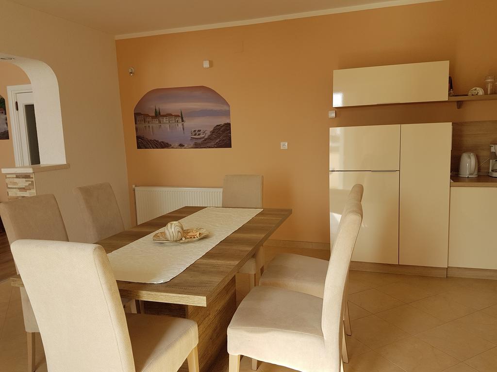 Apartments Suzana Novi Vinodolski Buitenkant foto
