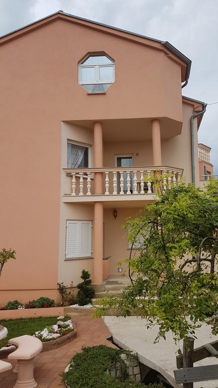 Apartments Suzana Novi Vinodolski Buitenkant foto