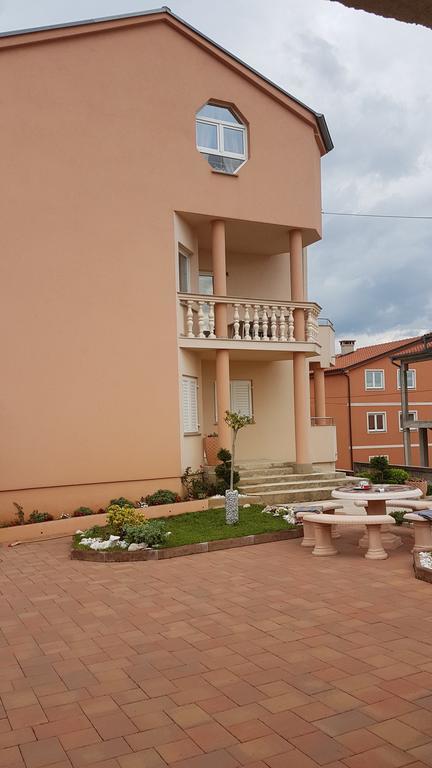Apartments Suzana Novi Vinodolski Buitenkant foto